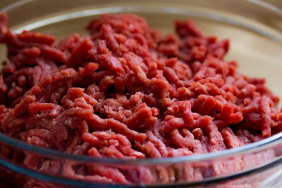 Anneler toplanın! Kıymaya soda damlatın, sihri görün...