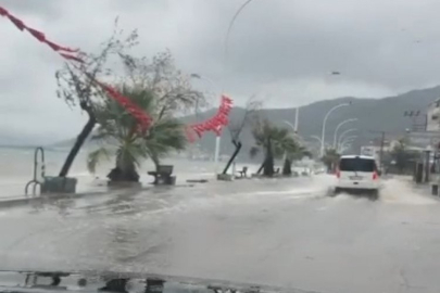 Bursa'da deniz taştı!