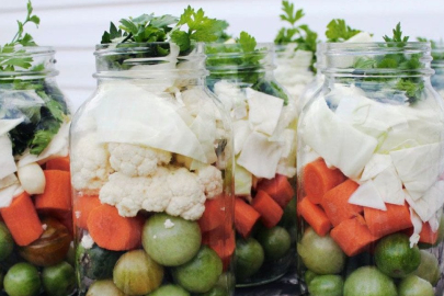 Turşuya 4-5 tane atın, bir ömür erimeyecek...