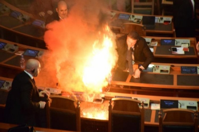 Arnavutluk'ta şiddetli bir eylem daha!