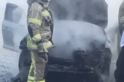 Seyir halindeki otomobil yandı