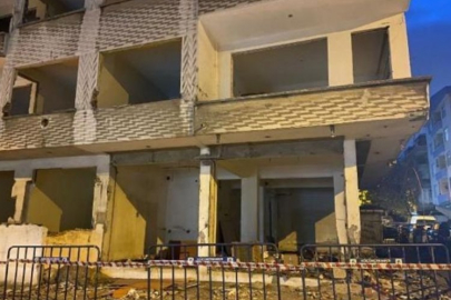İstanbul'da yıkılması için boşaltılan 5 katlı bina korku saçıyor