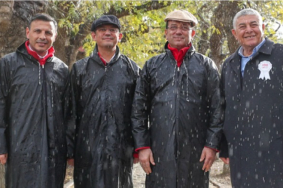 Özgür Özel ve Ekrem İmamoğlu açılış törenine katıldı! Ecevit şapkası dikkat çekti...