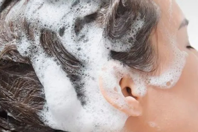 Şampuana 2 kaşık Türk kahvesi ekleyin, gerisini koyverin...