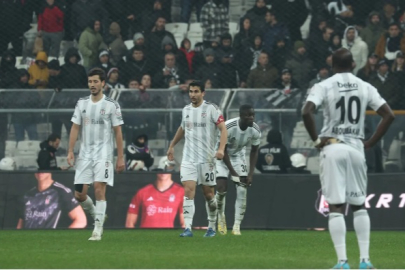 Beşiktaş tribünleri çıldırdı: Formayı çıkarın s... gidin