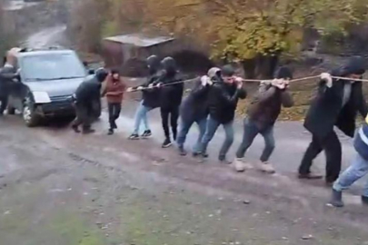 Elazığ'da şarampole yuvarlanan araç böyle kurtarıldı