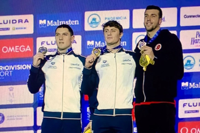 Milli yüzücü Hüseyin Emre Sakçı'dan bronz madalya!