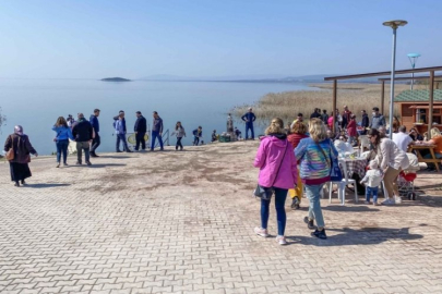 Bursalı vatandaşlar Avrupa Leylek Köyü Eskikaraağaç'a akın etti