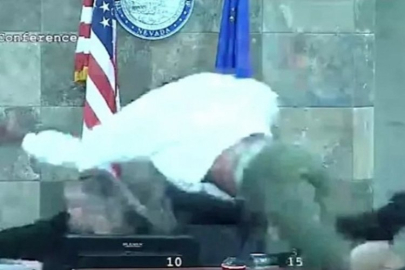 ABD'de şartlı tahliye talebi reddedilen sanık, hakime saldırdı