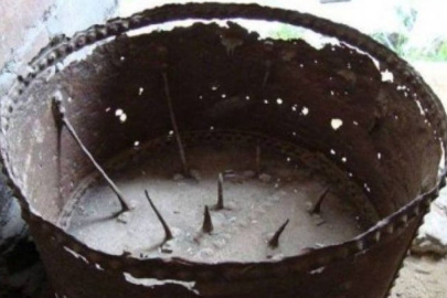 Yahudilerin insanlık dışı "iğneli fıçı" geleneği! Çocukları yuvarlıyorlar...