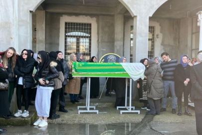 Özlem Akman, Bursa'da gözyaşları içinde toprağa veriliyor