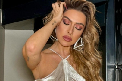 Hadise'den dikkat çeken üstsüz poz