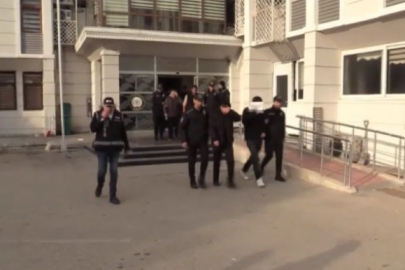 Göçmen kaçakçılarına operasyon! 49 kişi yakalandı