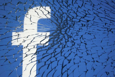 Facebook çöktü mü? Facebook neden açılmıyor?