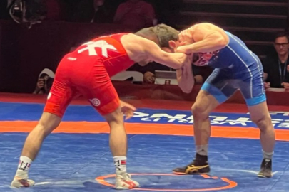 Milli güreşçi Soner Demirtaş'tan gümüş madalya