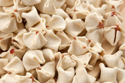 Hamuruna bir tutam ekleyin, hazır mantıya veda edin