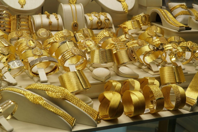 Burmalar geride kaldı, şimdi şarnel bilezik çağı! Gören kuyumcuya koşuyor… İşte fiyatları