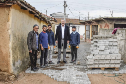 Bursa'da Karacabey Belediyesi parke taşı döşeme çalışmaları titizlikle sürdürüyor