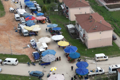 Cumhuriyet Mahallesi Semt Pazarı Kurulmaya Başladı