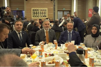 YRP'li Mehmet Altınöz, iftarda İsrail ürünü Fanta içti