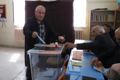 Çankırı Kalfat'ta 15 yıl sonra bir ilk: Belediye başkanını seçmek için sandığa gittiler