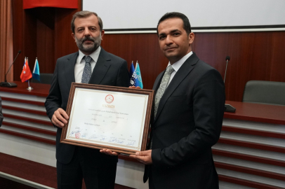 Başkan Mustafa Işık Mazbatasını Aldı