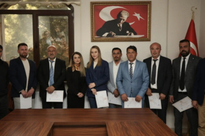Çanakkale'de 'en genç belediye başkanı' mazbatasını aldı