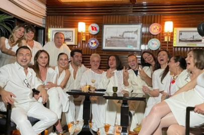 Ezel ekibi yıllar sonra bir arada... Sedef Avcı paylaştı!