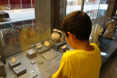 Çanakkale'de bir çocuk 2 bin yıllık sikke buldu