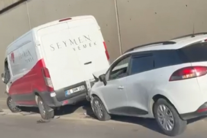 Bursa'da 2 araç feci şekilde çarpıştı!