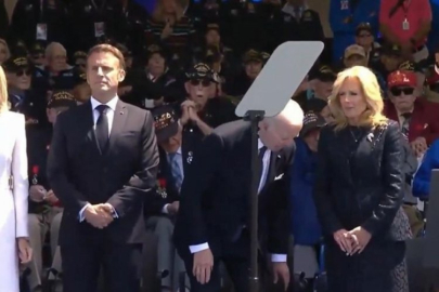 Biden yine gündem oldu! Var olmayan bir sandalyeye oturmaya çalıştı