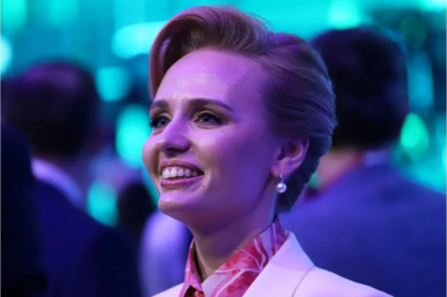 Putin'in kızları olduğu öne sürülen Maria ve Katerina, Ekonomi Forumu'nda konuştu