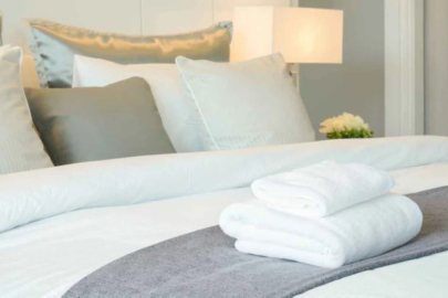 Otel odalarındaki çarşaf ve havlular bakın neden hep beyaz renkteymiş
