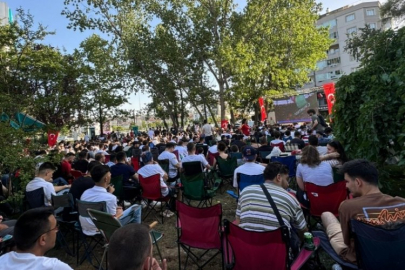 Bursa'da maç heyecanı dev ekranda