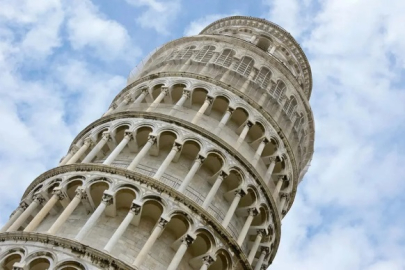 İtalya’nın meşhur Pisa Kulesi’nin eğik olmasının nedeni bakın neymiş…