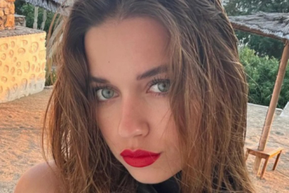 Afra Saraçoğlu şezlongta şov yaptı! Peş peşe paylaştı..."Sanatını konuşturmuşsun"