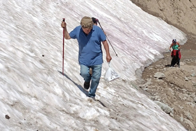 Hakkari'de 3 bin 500 rakımlı Berçelan Yaylası'ndaki buzul göllerine doğasever ilgisi