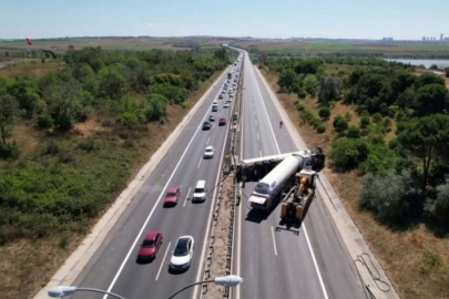 Gaz yüklü tanker devrildi! TEM Otoyolu trafiğe kapandı