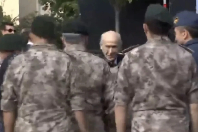 Özel Harekatçılar, sırayla Devlet Bahçeli'nin elini öptü