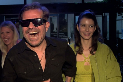 Kenan Doğulu devasa valiziyle yürüdü, Beren Saat gülme krizine girdi!