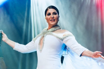 Sibel Can doğum günü pozunu çocuklarıyla verdi