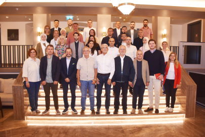 Çilek Mobilya’nın kurucuları ve yöneticileri  Uludağ’da bir araya geldi