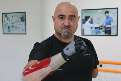 Şırnak gazisine hisleri iletebilen 'biyonik el' takıldı: Artık çocuklarının elini tutabiliyor