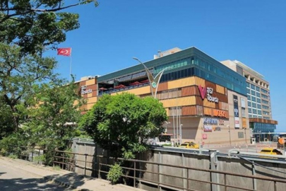 AVM'de soyunma kabininde gizli kamera skandalı! Özel düzenek kurmuş