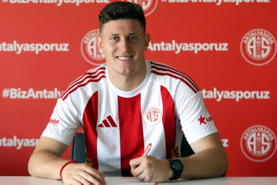 Antalyaspor, Adolfo Gaich için imza töreni düzenledi