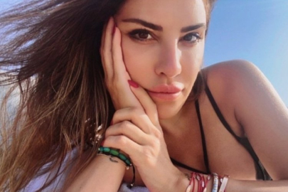 Türkan Şoray'ın kızı Yağmur Ünal bikinili pozlarıyla gündem oldu!