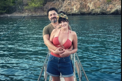 Tatile çıkan Deniz Çakır, eşi Bilgehan Baykal'la tekne pozu verdi