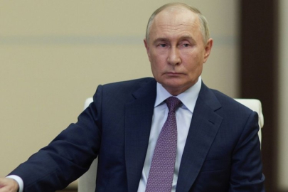 Putin, Kuran-ı Kerim'i öptü!