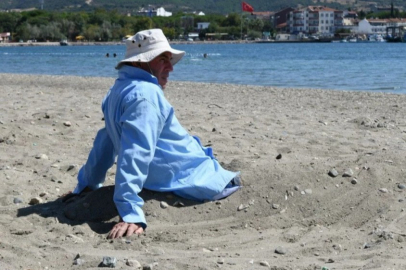 Kendilerini kuma gömmek için yarışıyorlar! İşte o şifalı sahil