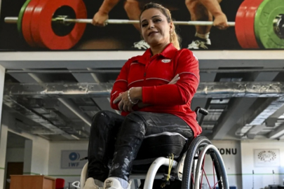 Para halterde milli sporcu Nazmiye Muratlı bronz madalya kazandı